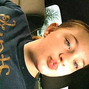 Hi, im Abigail. I sell clothing. Usually tops.